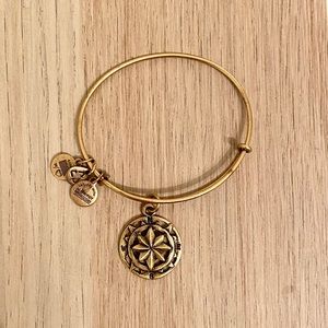 🌟 HOST PICK Alex and Ani Compass Bracelet